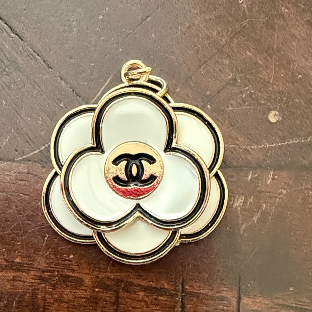 Mint Fashion Gold and White Floral Key Chain / Bag tag